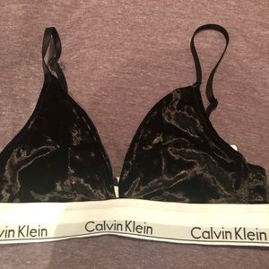 NWT Calvin Klein velvet triangle unlined bra